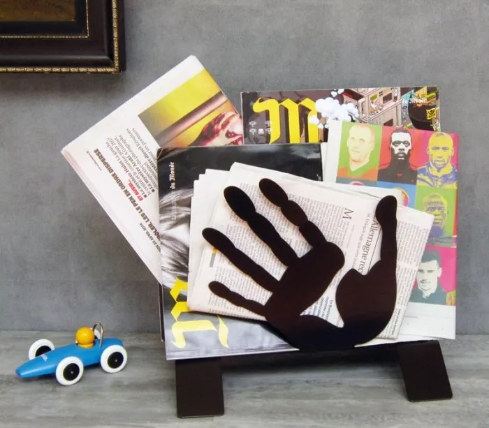 Porte-magazines design noir "Mains"