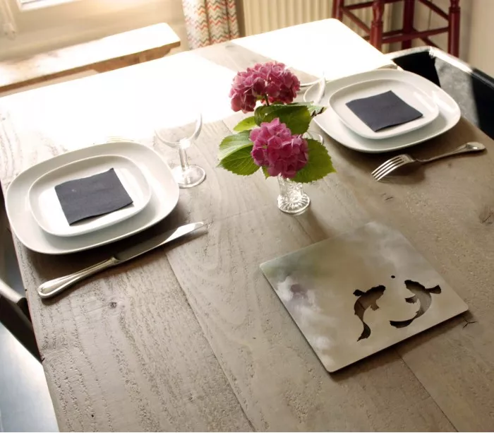 Centre de table sous-plat décoratif métal brossé poissons rouges