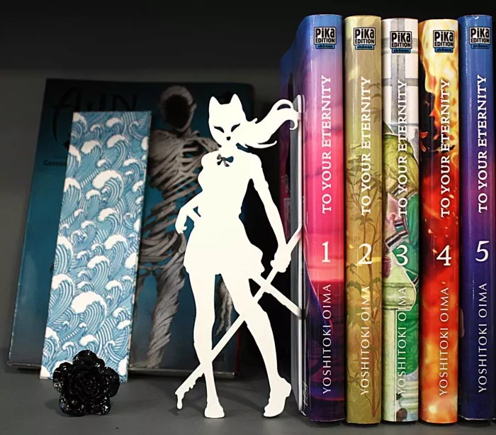 Manga style white kitsune bookends