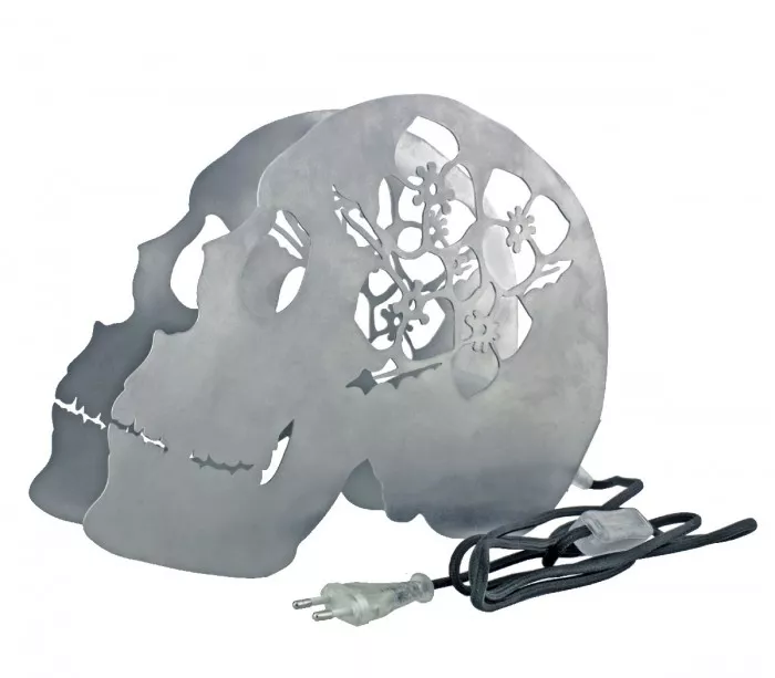Totenkopf-Metall-Lampe mit ausgestanzten Blumen