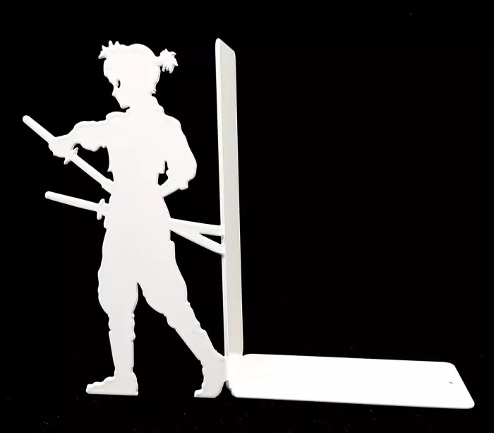 Silhouette de jeune samuraï avec katana pour caler les mangas