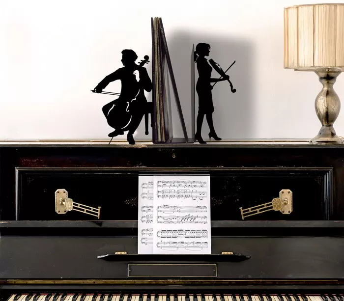 A pair of large bookends, a decorative idea for a music lover